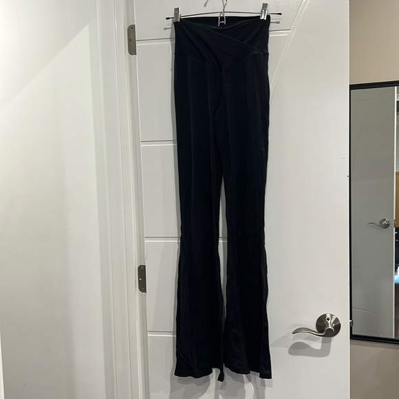 offline by aerie cross flare yogas - Picture 1 of 4